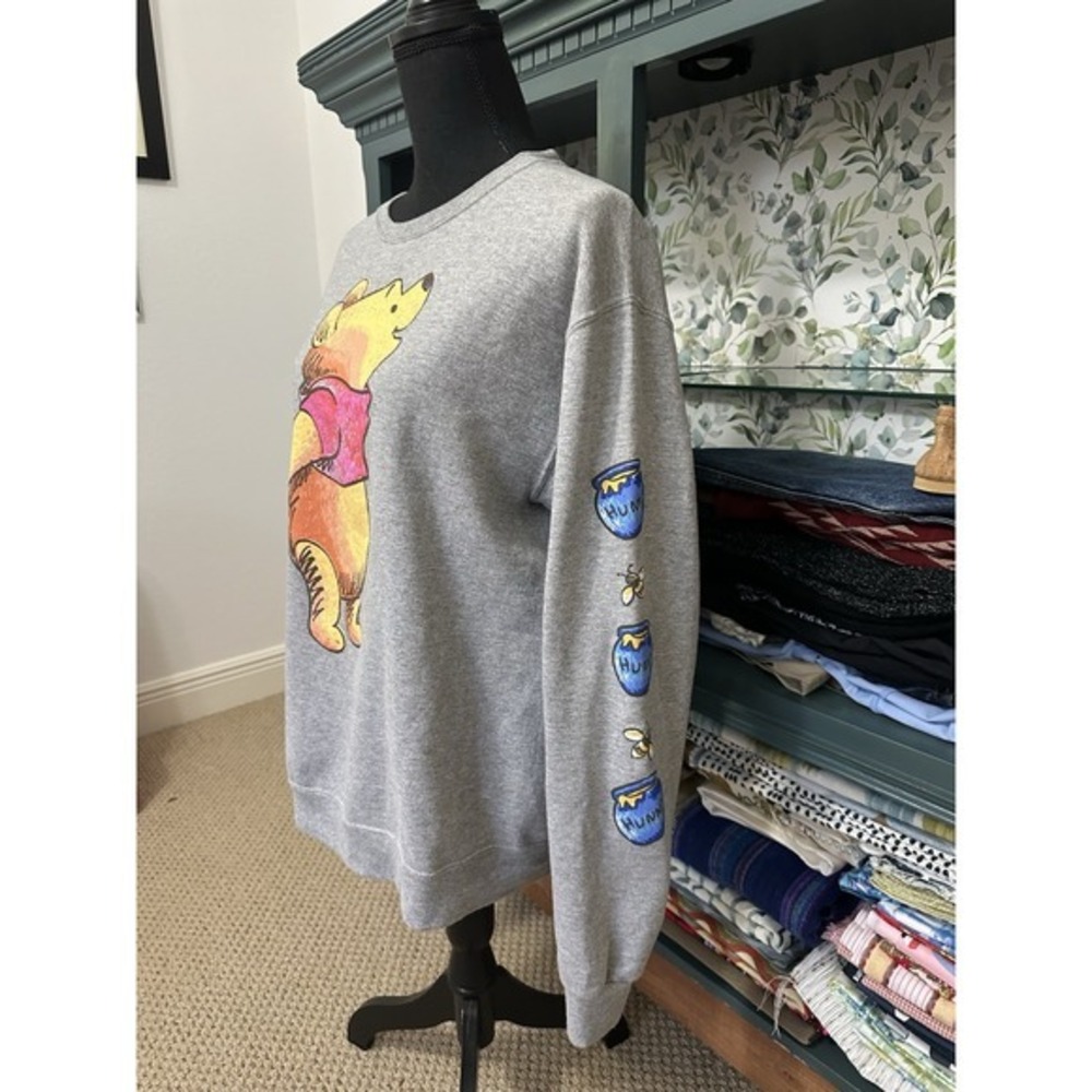 Disney Winnie The Pooh‎ Sweatshirt Sweater Size Medium Design On Arm - Picture 2 of 8